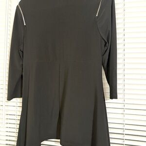 Women’s Chaus black tunic
Polyester/Spandex
Size M
From Smoke/Pet Free home